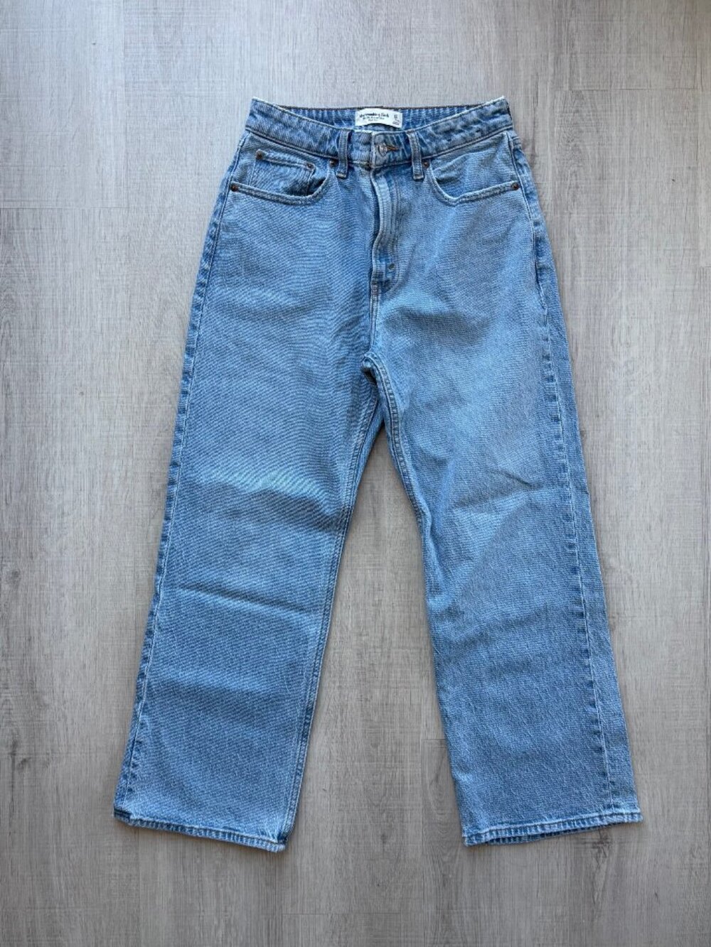 Abercrombie 90s Relaxed Jeans High Rise, Women 27/4 XShort Curve, Medium Wash